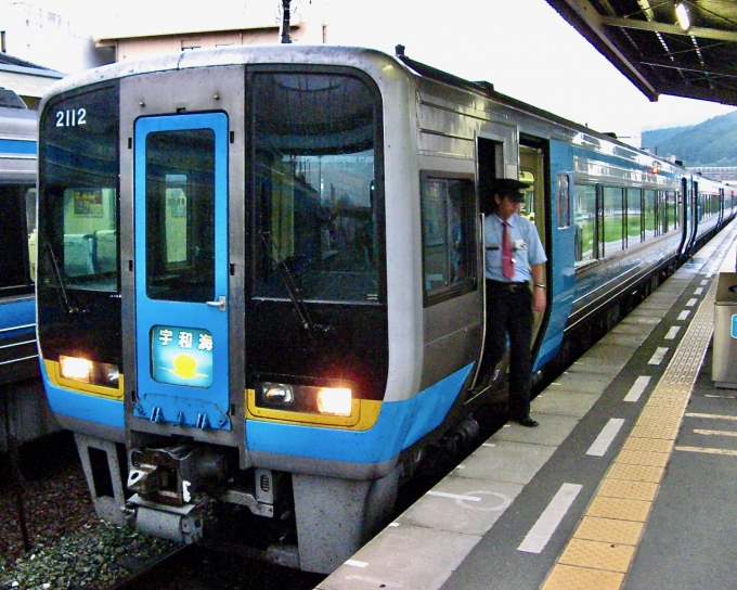 鉄道フォト・写真：JR四国2000系気動車 宇和海 2112 卯之町駅 鉄道フォト・写真 by おいさん - 撮影日 2008/08/16 17:29