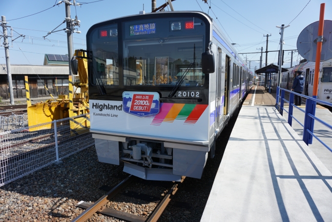 鉄道フォト・写真：アルピコ交通20100形電車  20102 新村駅 鉄道フォト・写真 by E4系P82編成さん - 撮影日 2022/04/02 09:38