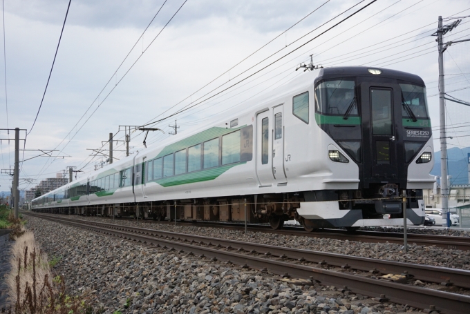 鉄道フォト・写真：JR東日本E257系電車 あずさ クハE257-5105 広丘駅 鉄道フォト・写真 by E4系P82編成さん - 撮影日 2022/08/15 16:40