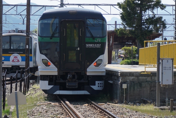 鉄道フォト・写真：JR東日本E257系電車 富士回遊 クハE257-5510 河口湖駅 鉄道フォト・写真 by E4系P82編成さん - 撮影日 2022/05/04 14:08