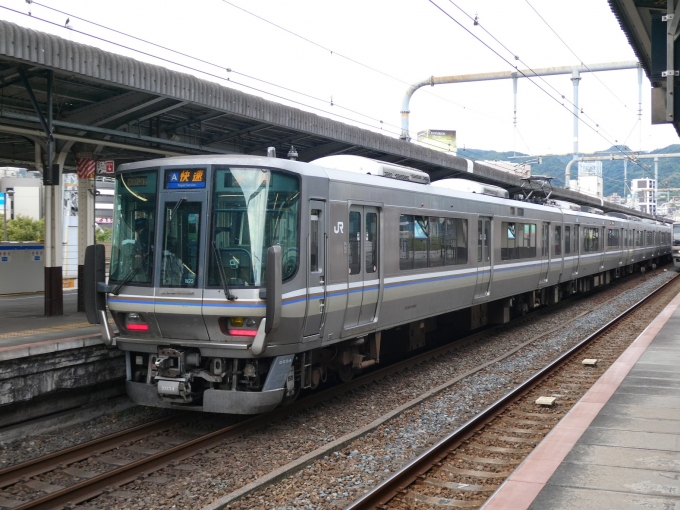 鉄道フォト・写真：JR西日本223系電車 クハ222-2034 神戸駅 (兵庫県) 鉄道フォト・写真 by かわせみさん - 撮影日 2021/10/24 15:00