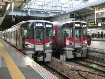JR西日本227系電車 鉄道フォト・写真 by かわせみさん 広島駅：2021年11月13日17時ごろ