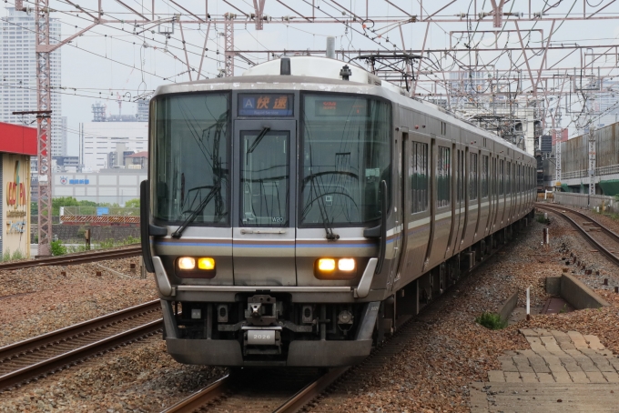 鉄道フォト・写真：JR西日本223系電車 クハ222-2026 塚本駅 鉄道フォト・写真 by Yの人さん - 撮影日 2023/05/31 10:49