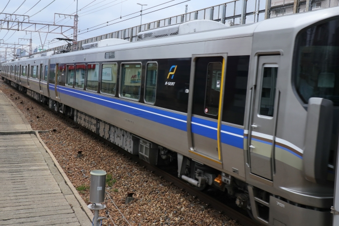 鉄道フォト・写真：JR西日本225系電車 クモハ224-701 塚本駅 鉄道フォト・写真 by Yの人さん - 撮影日 2023/05/31 10:52