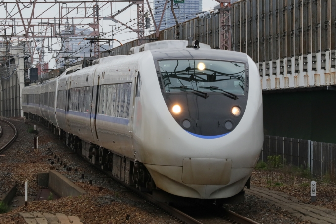 鉄道フォト・写真：JR西日本 681系電車 サンダーバード クハ681-205 塚本駅 鉄道フォト・写真 by Yの人さん - 撮影日 2023/05/31 11:24