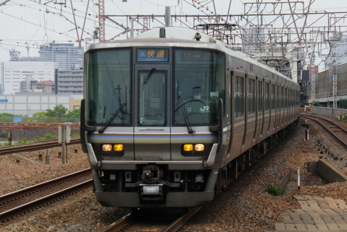 鉄道フォト・写真：JR西日本223系電車 クハ222-2091 塚本駅 鉄道フォト・写真 by Yの人さん - 撮影日 2023/05/31 11:27