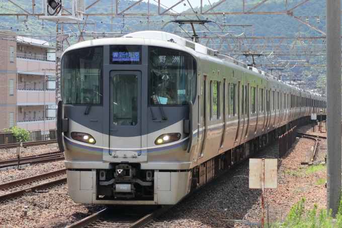 鉄道フォト・写真：JR西日本225系電車 クモハ225-102 山科駅 (JR) 鉄道フォト・写真 by Yの人さん - 撮影日 2023/07/02 12:23