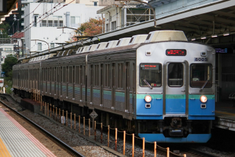 伊豆急行 クハ8005 (伊豆急8000系) 車両ガイド | レイルラボ(RailLab)