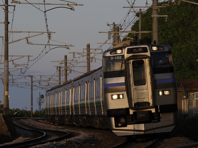 鉄道フォト・写真：JR北海道キハ201系気動車  ニセコライナー キハ201-302 朝里駅 鉄道フォト・写真 by 北海道の鹿さん - 撮影日 2024/06/02 18:26