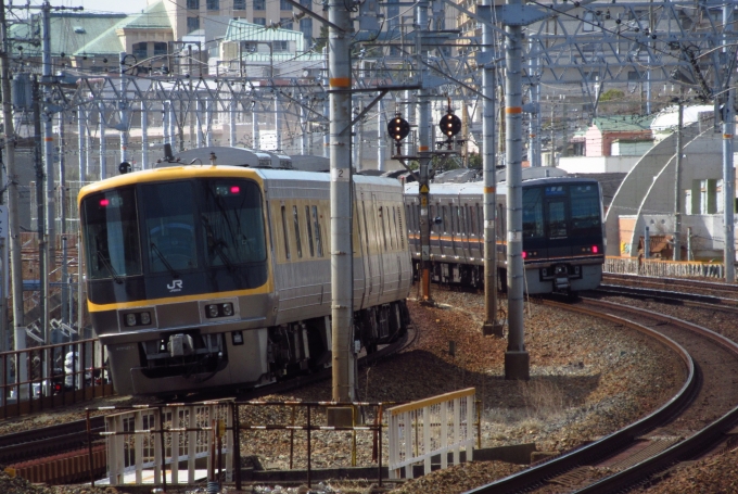 鉄道フォト・写真：JR西日本キヤ141系気動車 キクヤ141-1 摂津本山駅 鉄道フォト・写真 by かいそうしゃさん - 撮影日 2022/02/12 00:00