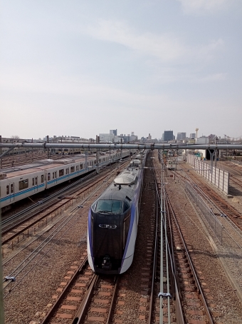 JR東日本E353系電車 鉄道フォト・写真 by ふっひーさん 三鷹駅：2022年03月13日00時ごろ