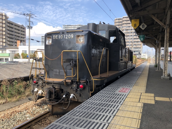 鉄道フォト・写真：JR九州 国鉄DE10形ディーゼル機関車 鳥栖駅 鉄道フォト・写真 by NR0319さん - 撮影日 2023/11/23 12:04