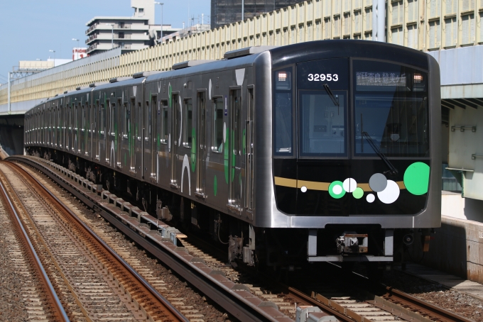 数々のアワードを受賞】 大阪メトロ 御堂筋線10系車号板(側面) 鉄道 