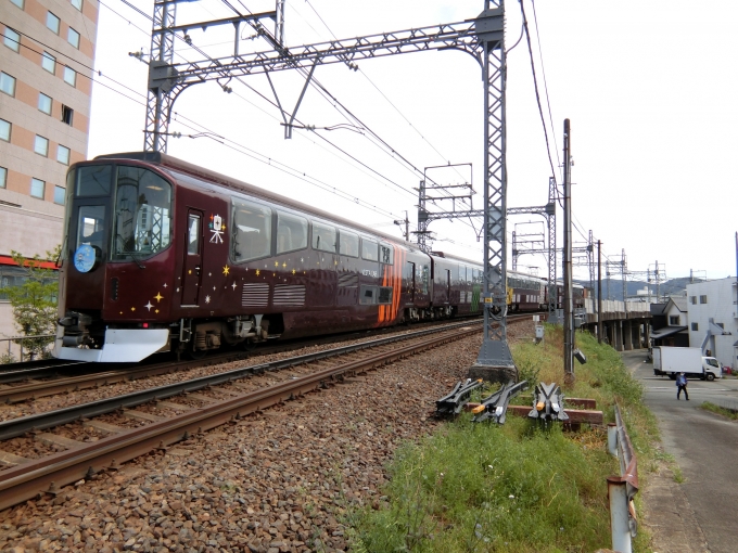 鉄道フォト・写真：近畿日本鉄道 近鉄20000系電車 楽 伊勢市駅 (近鉄) 鉄道フォト・写真 by 伊勢志摩　だーさん - 撮影日 2022/04/16 12:40