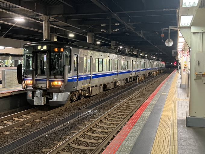 鉄道フォト・写真：JR西日本521系電車 クハ520-20 金沢駅 (JR) 鉄道フォト・写真 by ひでおさん - 撮影日 2022/12/29 18:23