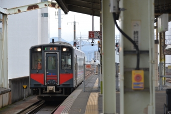 JR西日本 キハ121形 キハ121-7 鉄道フォト・写真 by ガラスパゴスさん 鳥取駅：2022年12月30日09時ごろ