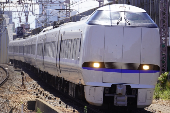 鉄道フォト・写真：JR西日本 683系電車 塚本駅 鉄道フォト・写真 by くらぼんぼんさん - 撮影日 2023/07/16 11:19