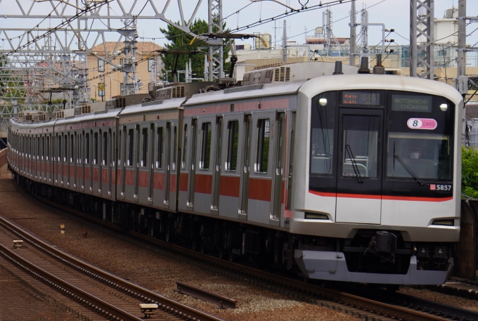 鉄道フォト・写真：東急電鉄 東急5000系電車 5857 多摩川駅 鉄道フォト・写真 by くらぼんぼんさん - 撮影日 2024/06/16 10:23