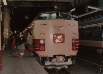 国鉄485系電車 つばさ(特急) 鉄道フォト・写真 by abikoshiyさん 上野駅 (JR)：1982年02月06日07時ごろ