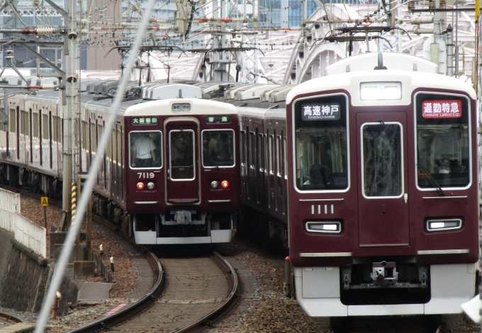 阪急電鉄 阪急1000系電車(2代) 1111 十三駅 鉄道フォト・写真 by I