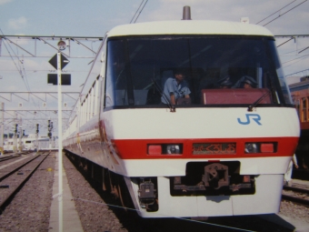 JR西日本 国鉄381系電車 鉄道フォト・写真 by I love 阪急電車さん 新大阪駅 (JR)：1989年09月28日00時ごろ