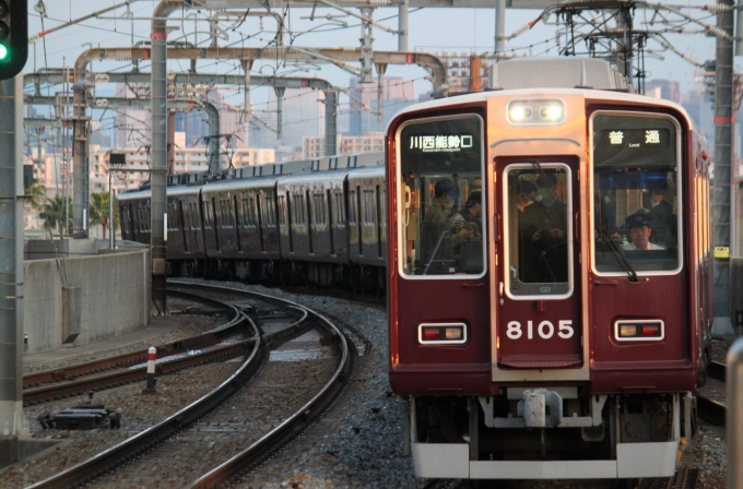 鉄道フォト・写真：阪急電鉄 阪急8000系電車 8105 曽根駅 (大阪府) 鉄道フォト・写真 by I love 阪急電車さん - 撮影日 2023/05/11 18:36