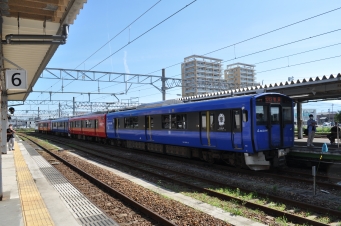 JR東日本 EV-E801形 EV-E801-5 鉄道フォト・写真 by fooooouさん 秋田駅：2022年07月03日08時ごろ