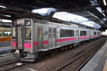 JR東日本 クモハ701形 クモハ701-104 鉄道フォト・写真 by ABEさん 秋田駅：2022年10月01日16時ごろ