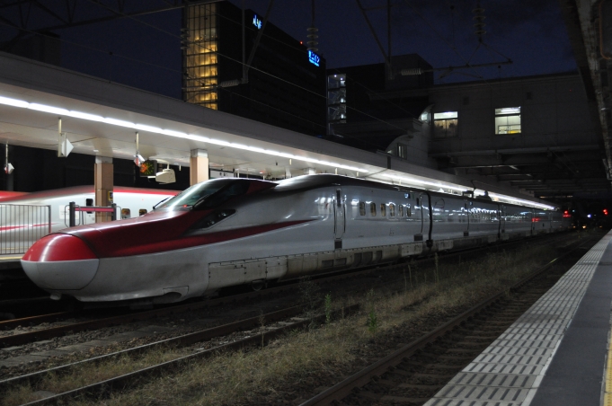 JR東日本 E611形(M1sc) E611-16 鉄道フォト・写真 by ABEさん 秋田駅：2022年10月30日17時ごろ