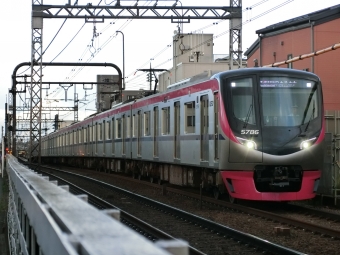 京王電鉄 京王クハ5750形 京王ライナー(特急) 5786 鉄道フォト・写真 by Toyo7772さん ：2021年07月27日18時ごろ