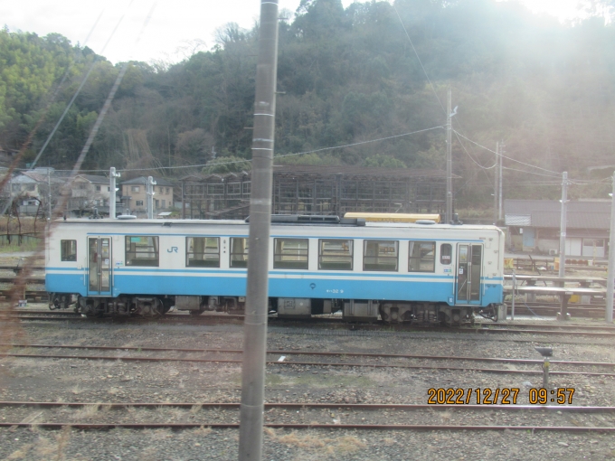 JR四国 国鉄キハ32形気動車 キハ32形 キハ32-9 鉄道フォト・写真 by Akyoさん 宇和島駅：2022年12月27日09時ごろ