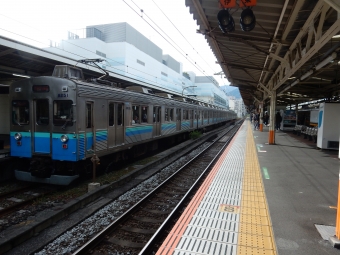 伊豆急行 伊豆急クモハ8250形 クモハ8251 鉄道フォト・写真 by 313系2350番台W1編成海シスさん 熱海駅：2022年11月13日11時ごろ