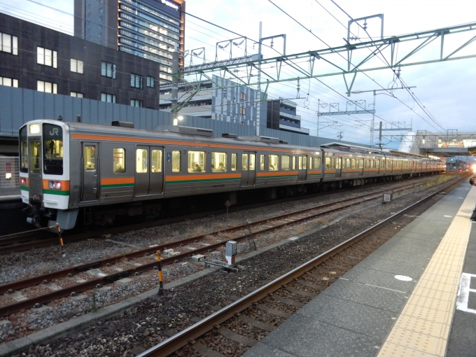 鉄道フォト・写真：JR東海 国鉄211系電車 クハ210-5025 草薙駅 (JR) 鉄道フォト・写真 by 313系2350番台W1編成海シスさん - 撮影日 2022/11/22 16:45