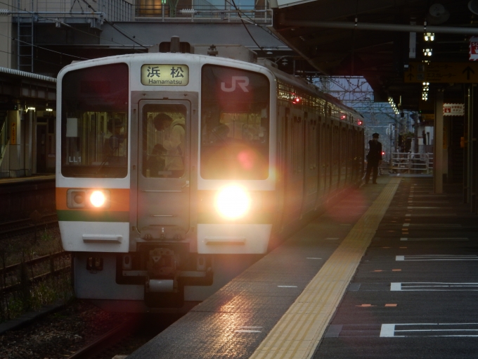 鉄道フォト・写真：JR東海 国鉄211系電車 クハ210-5011 草薙駅 (JR) 鉄道フォト・写真 by 313系2350番台W1編成海シスさん - 撮影日 2022/11/30 16:14