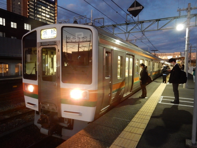 鉄道フォト・写真：JR東海 国鉄211系電車 クハ210-5051 草薙駅 (JR) 鉄道フォト・写真 by 313系2350番台W1編成海シスさん - 撮影日 2022/11/25 16:58