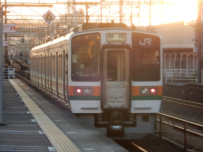 鉄道フォト・写真：JR東海 国鉄211系電車 クモハ211-5607 草薙駅 (JR) 鉄道フォト・写真 by 313系2350番台W1編成海シスさん - 撮影日 2022/12/14 16:23