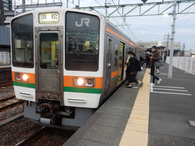 鉄道フォト・写真：JR東海 国鉄211系電車 クハ210-5026 草薙駅 (JR) 鉄道フォト・写真 by 313系2350番台W1編成海シスさん - 撮影日 2023/01/23 16:48