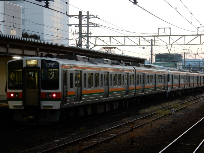 鉄道フォト・写真：JR東海 国鉄211系電車 クモハ211-6008 草薙駅 (JR) 鉄道フォト・写真 by 313系2350番台W1編成海シスさん - 撮影日 2023/01/11 07:02