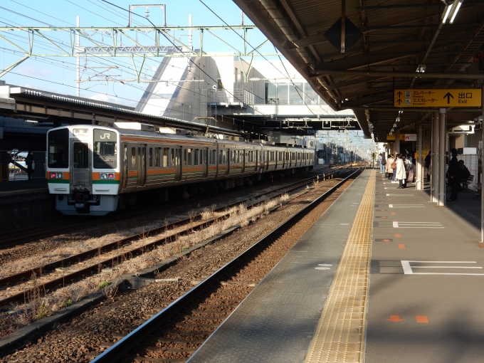 鉄道フォト・写真：JR東海 国鉄211系電車 クハ210-5051 草薙駅 (JR) 鉄道フォト・写真 by 313系2350番台W1編成海シスさん - 撮影日 2023/02/22 16:27