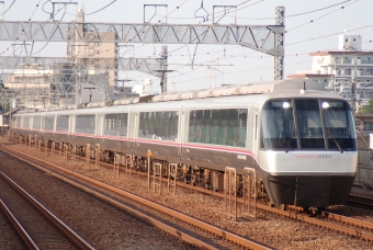 小田急電鉄 小田急クハ30050形 ホームウェイ(特急) 30553 鉄道フォト・写真 by Shibaさん 和泉多摩川駅：2024年07月07日17時ごろ