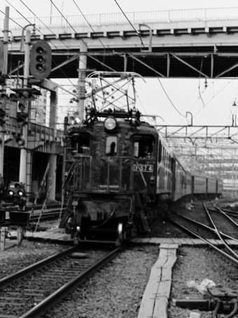 国鉄EF57形電気機関車 EF57-4 鉄道フォト・写真 by tetsu_miichanさん 上野駅 (JR)：1975年01月15日00時ごろ
