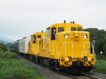 JR北海道 国鉄DE15形ディーゼル機関車 THE ROYAL EXPRESS（北海道クルーズ用編成） DE15形2両、マニ50、伊豆急2100系 鉄道フォト・写真 by FM-805Dさん ：2020年08月14日14時ごろ