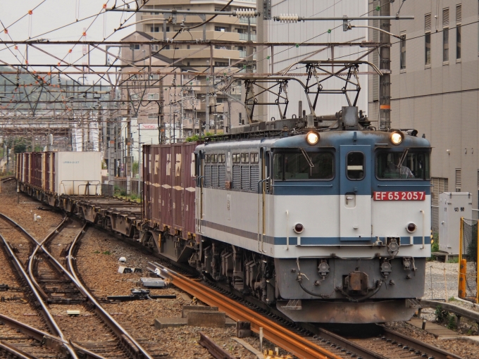 鉄道フォト・写真：JR貨物 国鉄EF65形電気機関車 EF65-2057 高槻駅 鉄道フォト・写真 by FM-805Dさん - 撮影日 2021/05/08 14:09