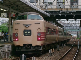JR西日本 国鉄381系電車 鉄道フォト・写真 by FM-805Dさん 塚口駅 (JR)：2011年06月02日06時ごろ