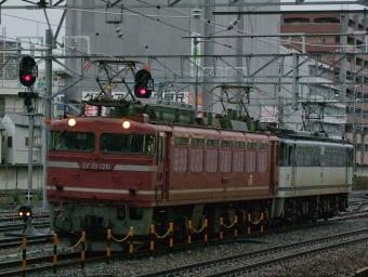 JR貨物 EF81-126 鉄道フォト・写真 by FM-805Dさん 千里丘駅：2011年07月19日05時ごろ