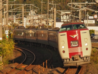 JR西日本 国鉄381系電車 クロ381形(Tsc) やくも(特急) 鉄道フォト・写真 by FM-805Dさん 豪渓駅：2023年10月28日16時ごろ