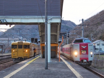 JR西日本 国鉄381系電車 やくも(特急) 鉄道フォト・写真 by FM-805Dさん 美袋駅：2024年02月24日17時ごろ