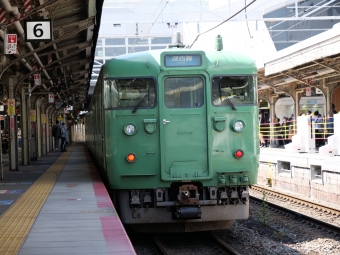 JR西日本 クハ111形 クハ111-7704 鉄道フォト・写真 by Nagoya人さん 京都駅 (JR)：2023年03月28日12時ごろ