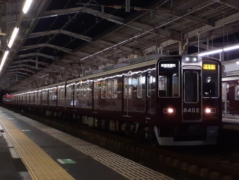 阪急電鉄 阪急8400形(Mc) 8402 鉄道フォト・写真 by しまえながさん ：2022年11月28日18時ごろ