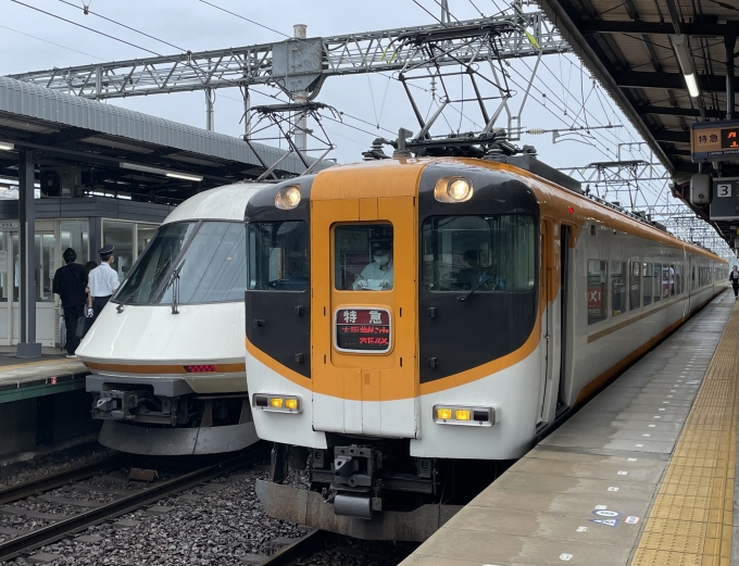 鉄道フォト・写真：近畿日本鉄道 近鉄12400系電車 12403 名張駅 鉄道フォト・写真 by りいささん - 撮影日 2024/06/30 10:23